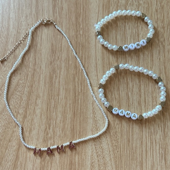 Jewelry - Gold and Pearl 'MAMA' Necklace